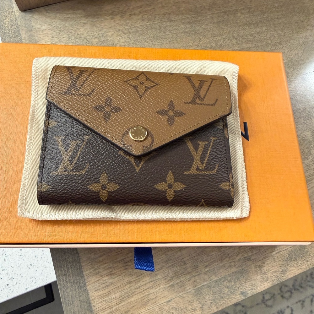 Louis Vuitton Victorine wallet in reverse monogram